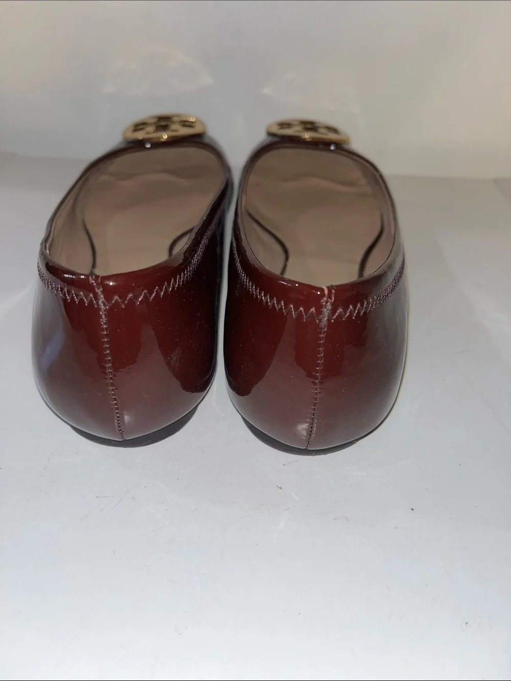 TORY BURCH BURGUNDY PATENT LEATHER LOGO BALLET FLATS SIZE 8.5